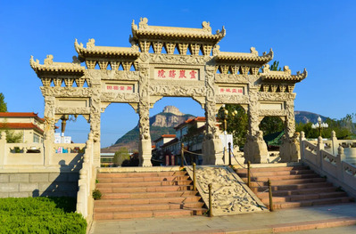 靈巖寺景區(qū)春叩山門·禪意尋芳